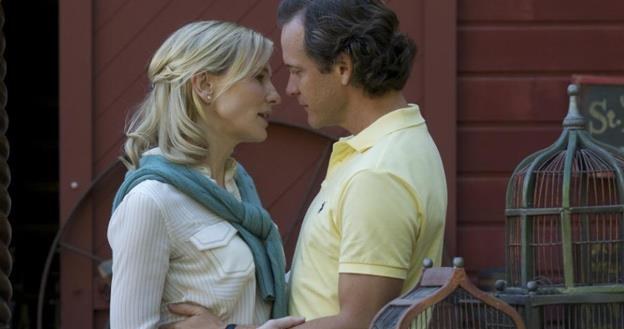 Cate Blanchett i Peter Sarsgaard w scenie z filmu "Blue Jasmine" /materiały dystrybutora