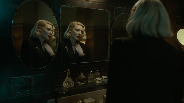 Cate Blanchett na zdj. z planu filmu "Zaułek koszmarów" /Searchlight Pictures /Materiały prasowe
