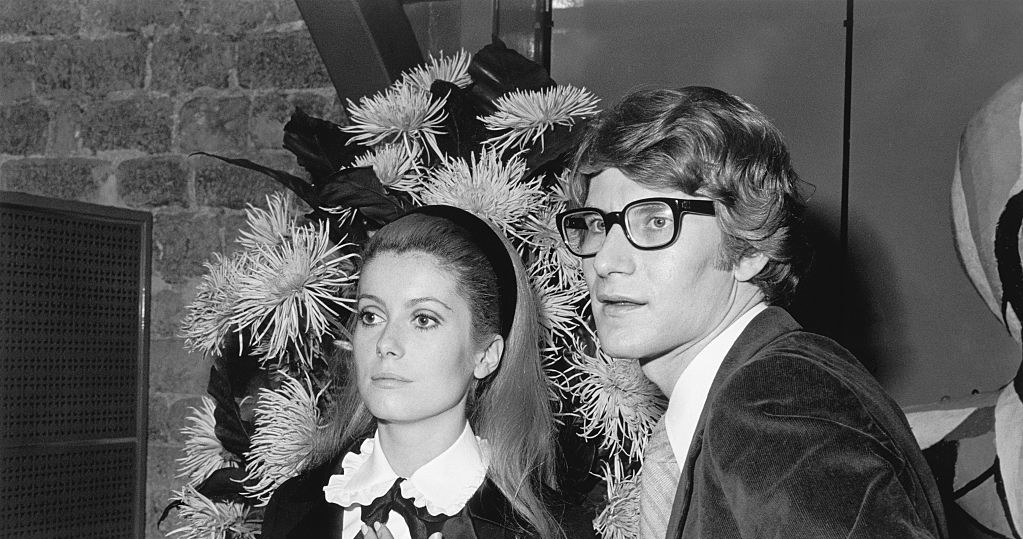 Catherine Deneuve i Yves Saint Laurent /Alain Nogues / Contributor /Getty Images