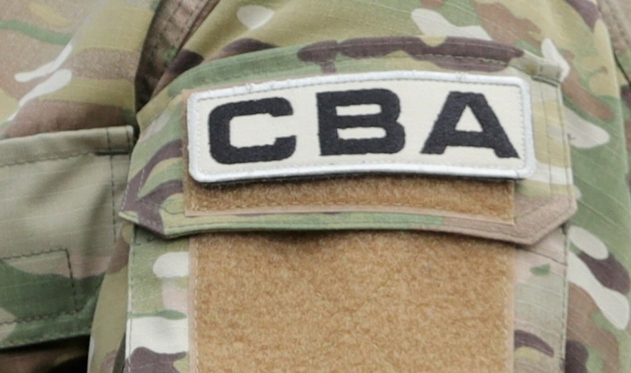 CBA skierowało do sądu akt oskarżenia przeciwko ośmiu osobom /Piotr Molecki /East News