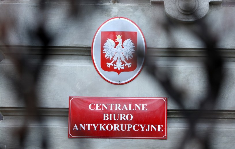 CBA twierdzi, że IMiGW ustawiło przetarg na sprzęt dla lotnisk /Stanisław Kowalczk /East News