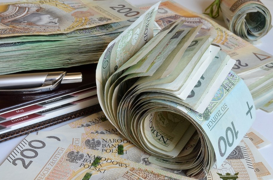 CBA zatrzymało pięć osób. Milion złotych na stole