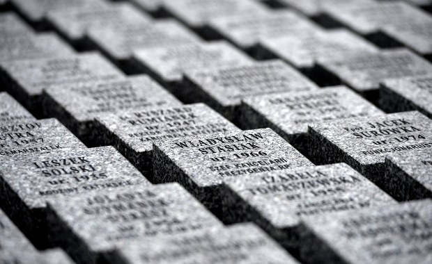 CBOS: 56 proc. Polaków za budową pomnika ofiar katastrofy smoleńskiej