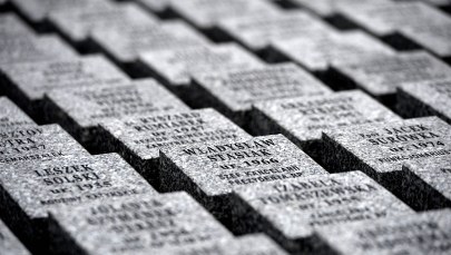 CBOS: 56 proc. Polaków za budową pomnika ofiar katastrofy smoleńskiej