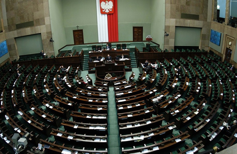CBOS: PiS - 33 proc., Polska 2050 - 17 proc., KO - 11 proc. /Jacek Turczyk /PAP