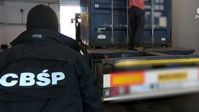 CBŚP zapobiegło ogromnemu przemytowi haszyszu. Narkotyki płynęły do Gdyni w kartonach z pościelą
