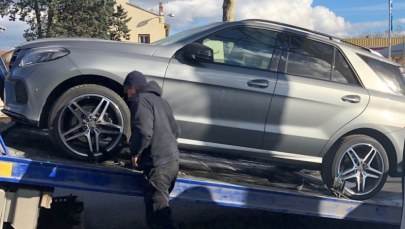 CBŚP zatrzymało członków grupy wyłudzającej luksusowe samochody