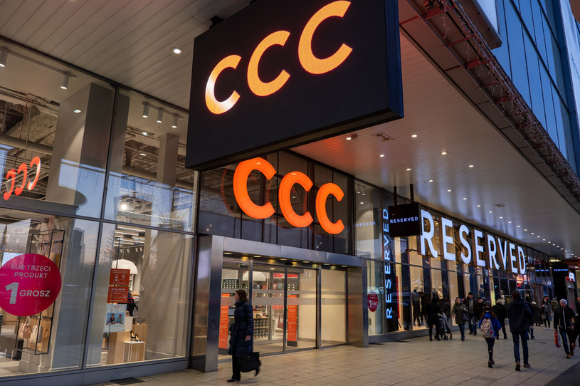 CCC: ruch w sklepach o połowę mniejszy . /123RF/PICSEL