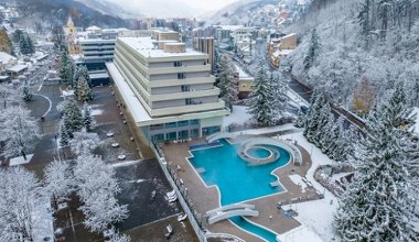 Це курортне місто варто відвідати взимку. Сірчані ванни, гори та SPА