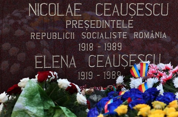 Ceausescu i jego żona Elena zostali zastrzeleni 25 grudnia 1989 roku w Targoviste /ROBERT GHEMENT /PAP/EPA