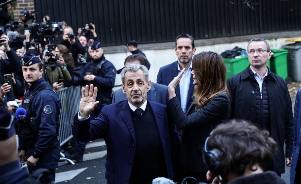 Cela z kuchenką i lodówką. Tak mieszka były prezydent Francji w więzieniu La Sante