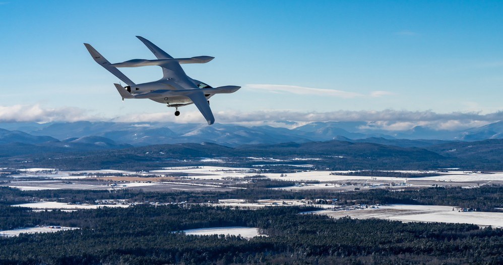 Cele klimatyczne priorytetem - Amazon inwestuje w elektryczne samoloty /Geekweek