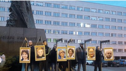 "Celem była krytyka". Umorzono śledztwo w sprawie wieszania zdjęć europosłów na szubienicach