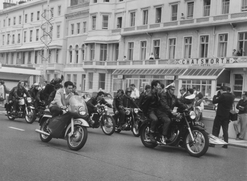 Celem Cafe Racerów było osiągnięcie na swoich motocyklach 100 mil na godzinę /Getty Images/Flash Press Media
