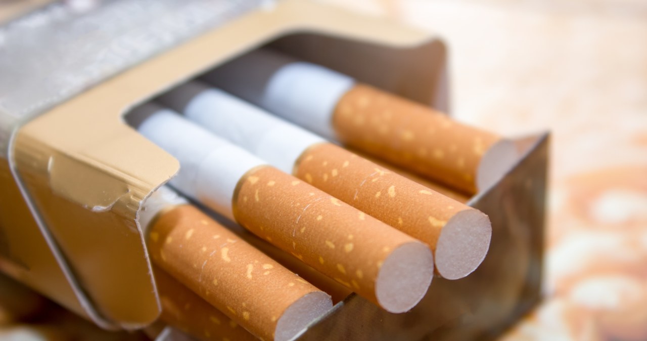 Celem stopniowej podwyżki cen papierosów ma być wychowanie pokolenia wolnego od dymu tytoniowego /123RF/PICSEL