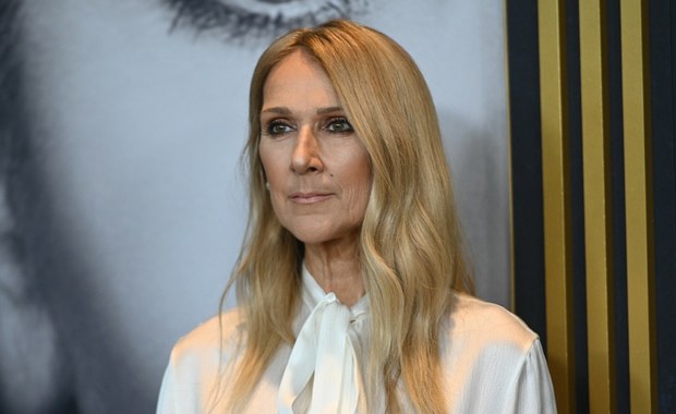 Celine Dion oblana litrami napoju. Jedna z największych tradycji futbolu