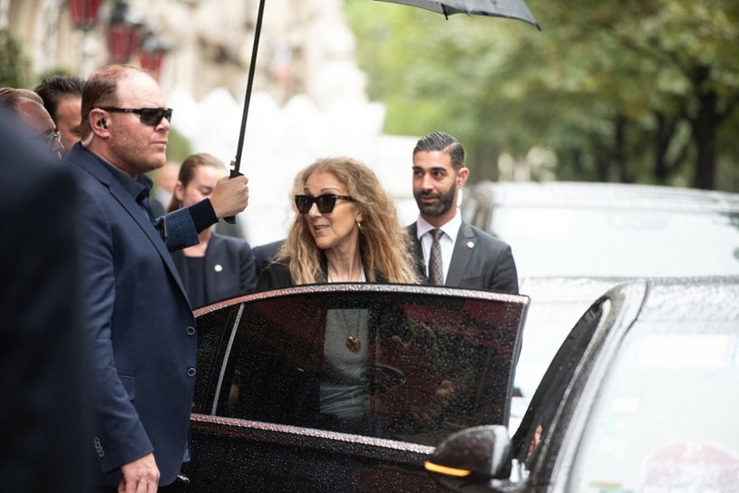 Celine Dion przed hotelem w Paryżu. Oto jak wygląda teraz chora gwiazda 