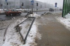 Celiński uderzył autem w ekran dźwiękochłonny – zobacz miejsce wypadku 