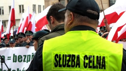 Celnicy protestują w Warszawie. "Minister finansów hamulcem dobrej zmiany"