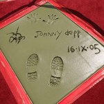 Cementowa dłoń Johnny'ego Deppa