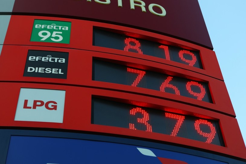 Cena benzyny przekroczyła 8 zł /Adam Burakowski /Reporter