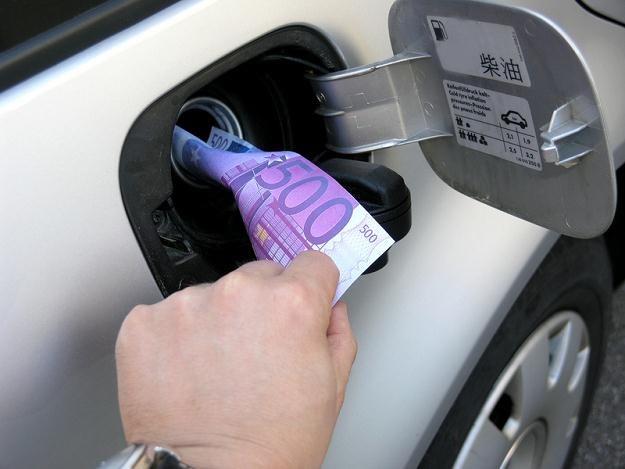 Cena benzyny w Stanach Zjednoczonych osiągnęła wczoraj poziom 3,17 dolara za galon /&copy; Panthermedia