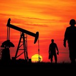 Cena ropy naftowej może spaść do 15 dolarów za baryłkę