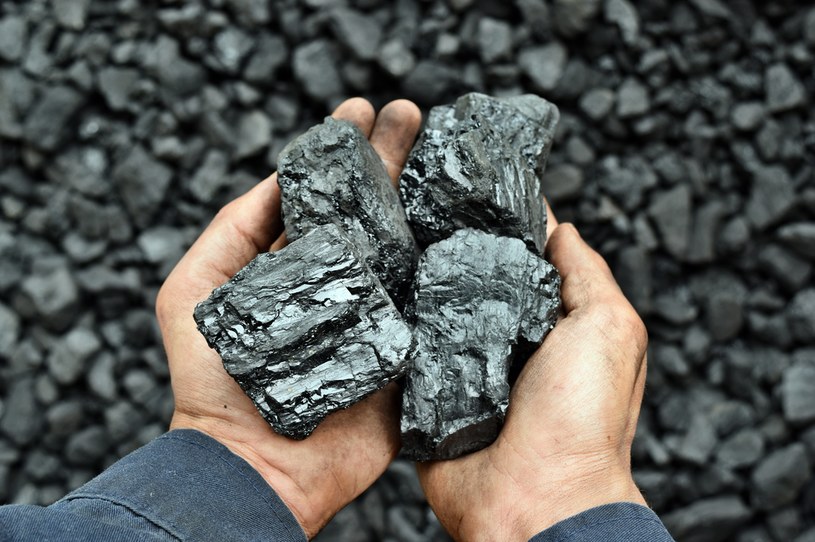 Cena węgla w Polsce na poziomie 996 zł za tonę przy zakupie do trzech ton na gospodarstwo domowe /123RF/PICSEL