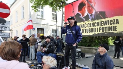 Cenckiewicz w prokuraturze. Okrzyki "zdrada, zdrada"