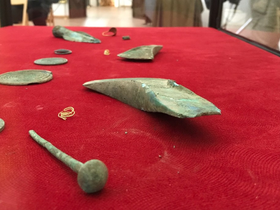 Cenne przedmioty odkryte pod Dobrym Miastem /Piotr Bułakowski /RMF FM