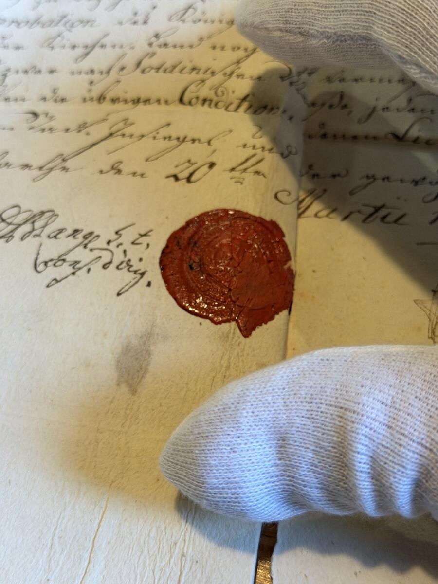 Cenny dokument z XVIII wieku odnaleziony, fot. Policja Szczecin /