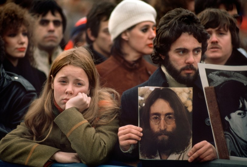 Central Park. Nowy Jork. Fani oddają hołd Lennonowi, grudzień 1980 r. /Rene Burri / Magnum Photos  /Agencja FORUM