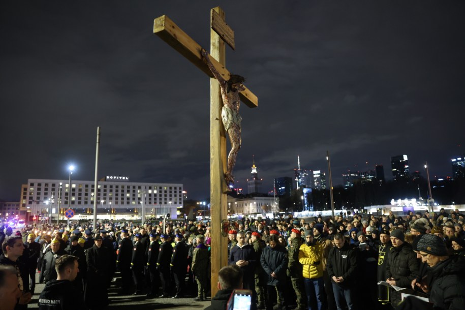 Centralna Droga Krzyżowa w Warszawie / 	Leszek Szymański    /PAP