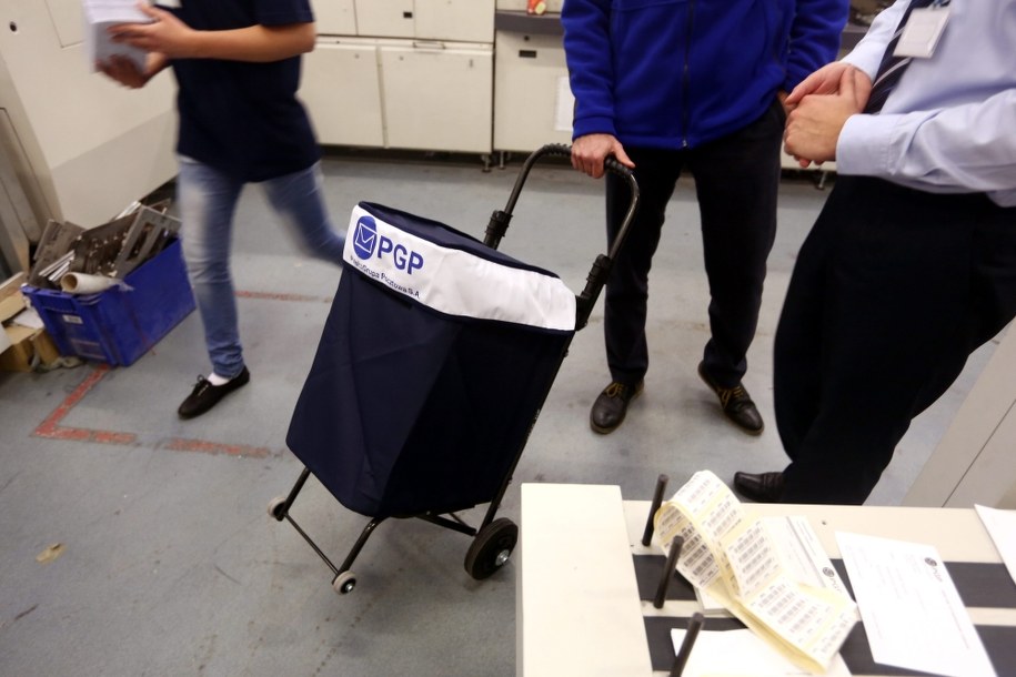 Centrum dystrybucyjne Polskiej Grupy Pocztowej w Radzyminie. /Tomasz Gzell    /PAP