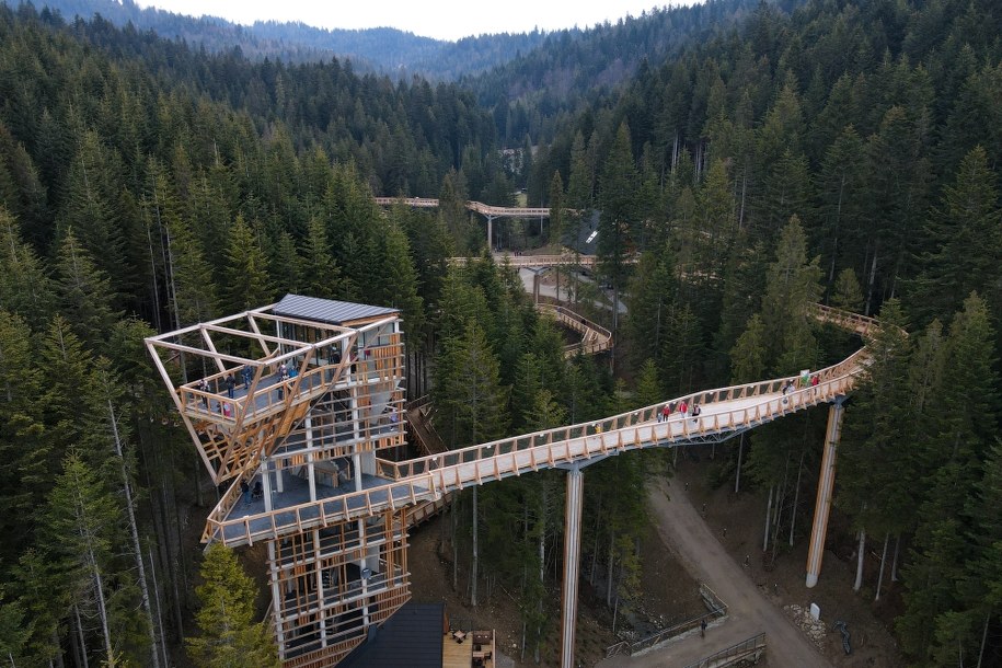 Centrum Edukacyjno-Przyrodnicze "Brama w Gorce" w Waksmundzie /Grzegorz Momot /PAP