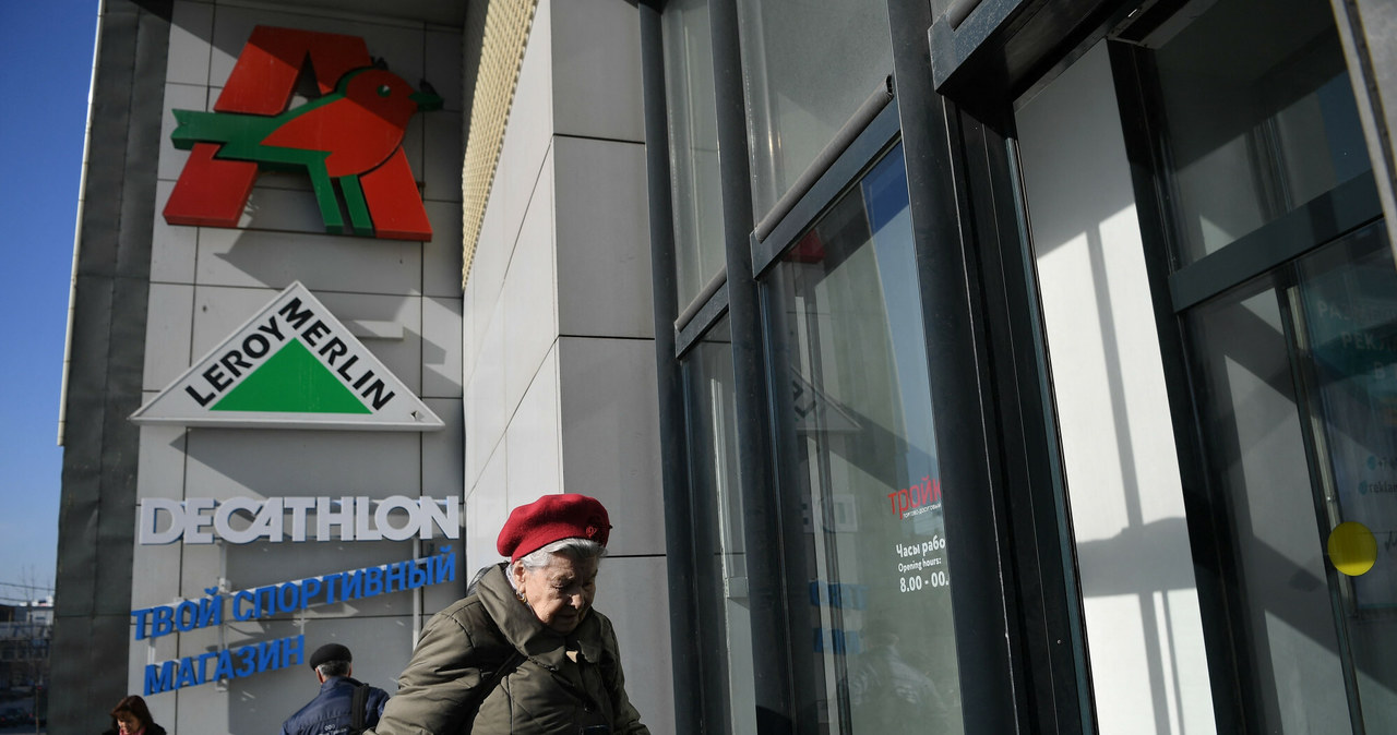 Centrum handlowe w Moskwie /NATALIA KOLESNIKOVA/AFP /East News