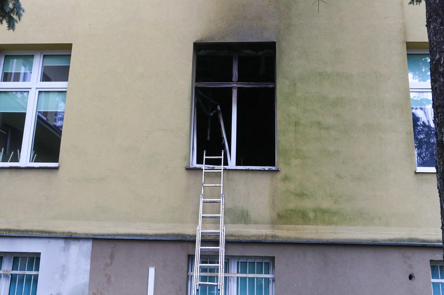 Centrum Leczenia Chorób Płuc i Rehabilitacji przy ul. Okólnej w Łodzi po pożarze /Roman Zawistowski /PAP