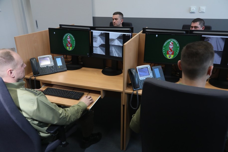 Centrum obserwacyjne bariery elektronicznej na granicy polsko-białoruskiej /Artur Reszko /PAP
