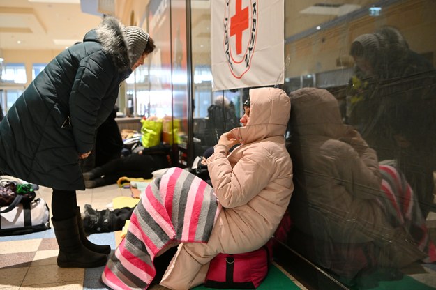 Centrum pomocy charytatywnej dla uchodźców z Ukrainy w byłym centrum handlowym w Przemyślu /Darek Delmanowicz /PAP