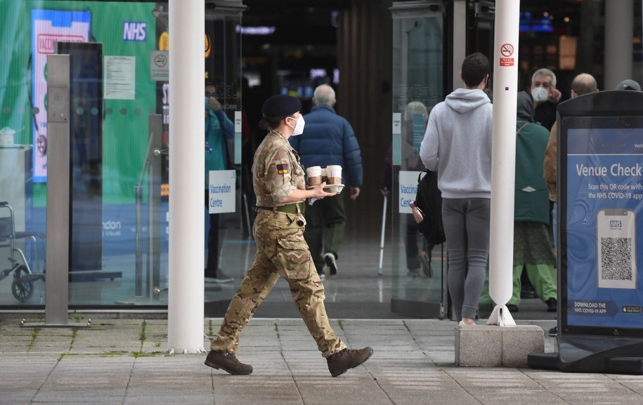 Centrum szczepień w Londynie /	FACUNDO ARRIZABALAGA /PAP/EPA