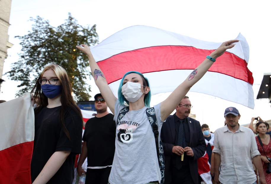 Centrum Wiasna: Na Białorusi jest 970 więźniów politycznych /STR /PAP/EPA
