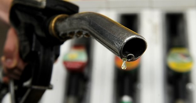 Ceny benzyn były najniższe od 2004 roku /AFP