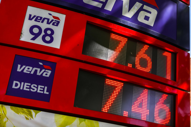 Ceny benzyn idą w górę. W przyszłym tygodniu na pylonach pojawi się 8 zł... /Adam Burakowski /Reporter