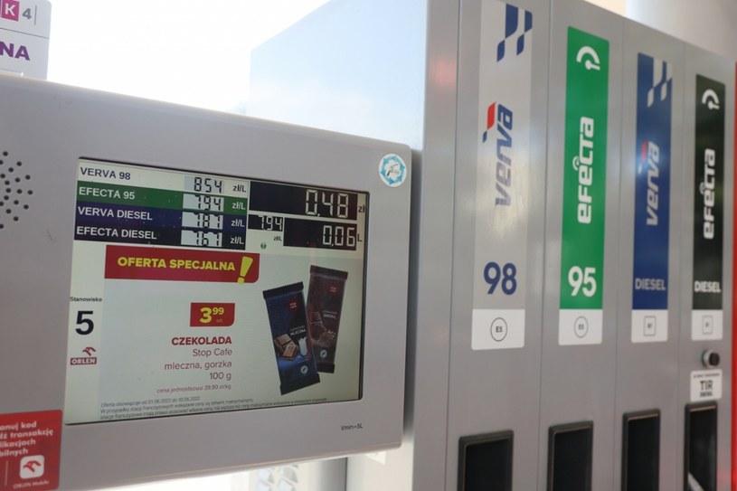 Ceny benzyn spadają, ale oleju napędowego zaczęły rosnąć /Wojciech Olkuśnik /East News