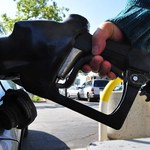 Ceny benzyny w górę, notowania Obamy spadają

