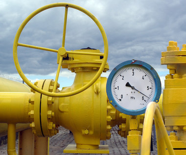 Ceny gazu na giełdzie spadają - Gazprom tłoczy paliwo do magazynów w Niemczech 