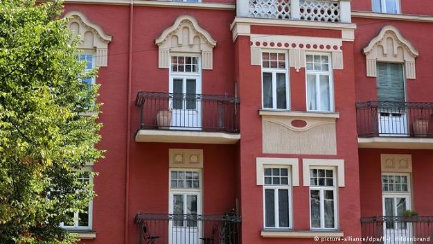 Ceny i tak już drogich mieszkań w Niemczech szybują w górę /Deutsche Welle