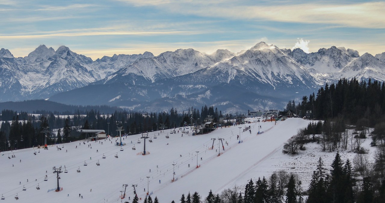 Ceny karnetów różnią się ze względu na region, wielkość ośrodka czy też termin /East News