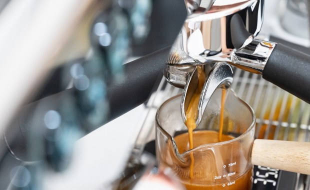 Ceny kawy w 2025 roku poszybowały. "Obecny poziom to etap przejściowy"