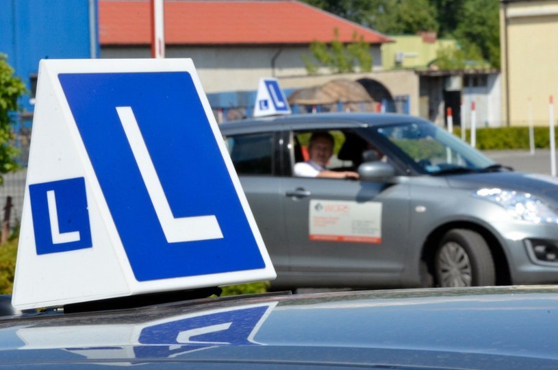 Ceny kursów na prawo jazdy mogą wyraźnie wzrosnąć /Lukasz Piecyk /Reporter